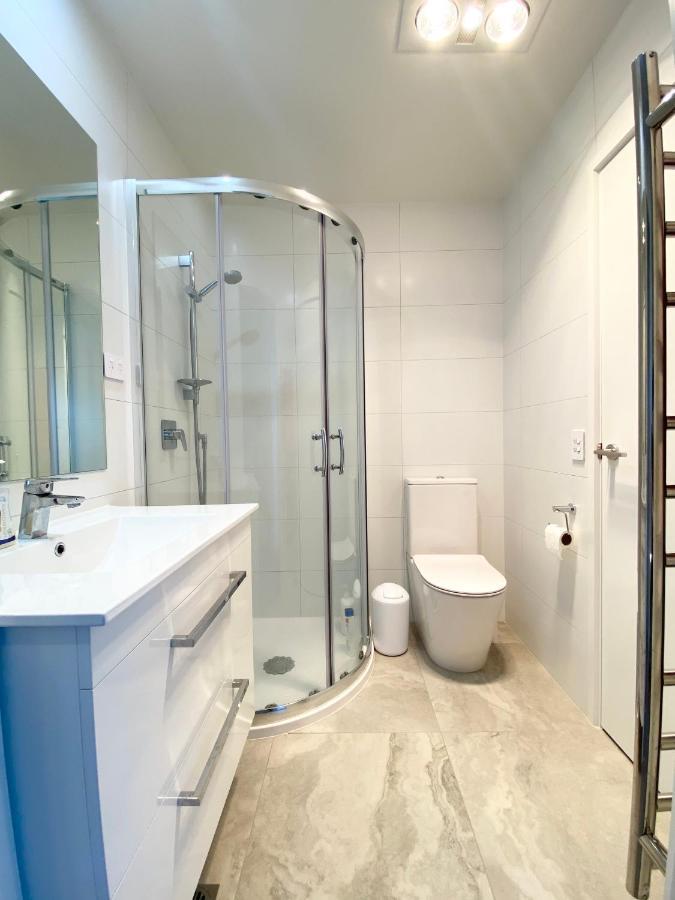 Stunning Townhouse - Walking To Botany Shopping Center Auckland