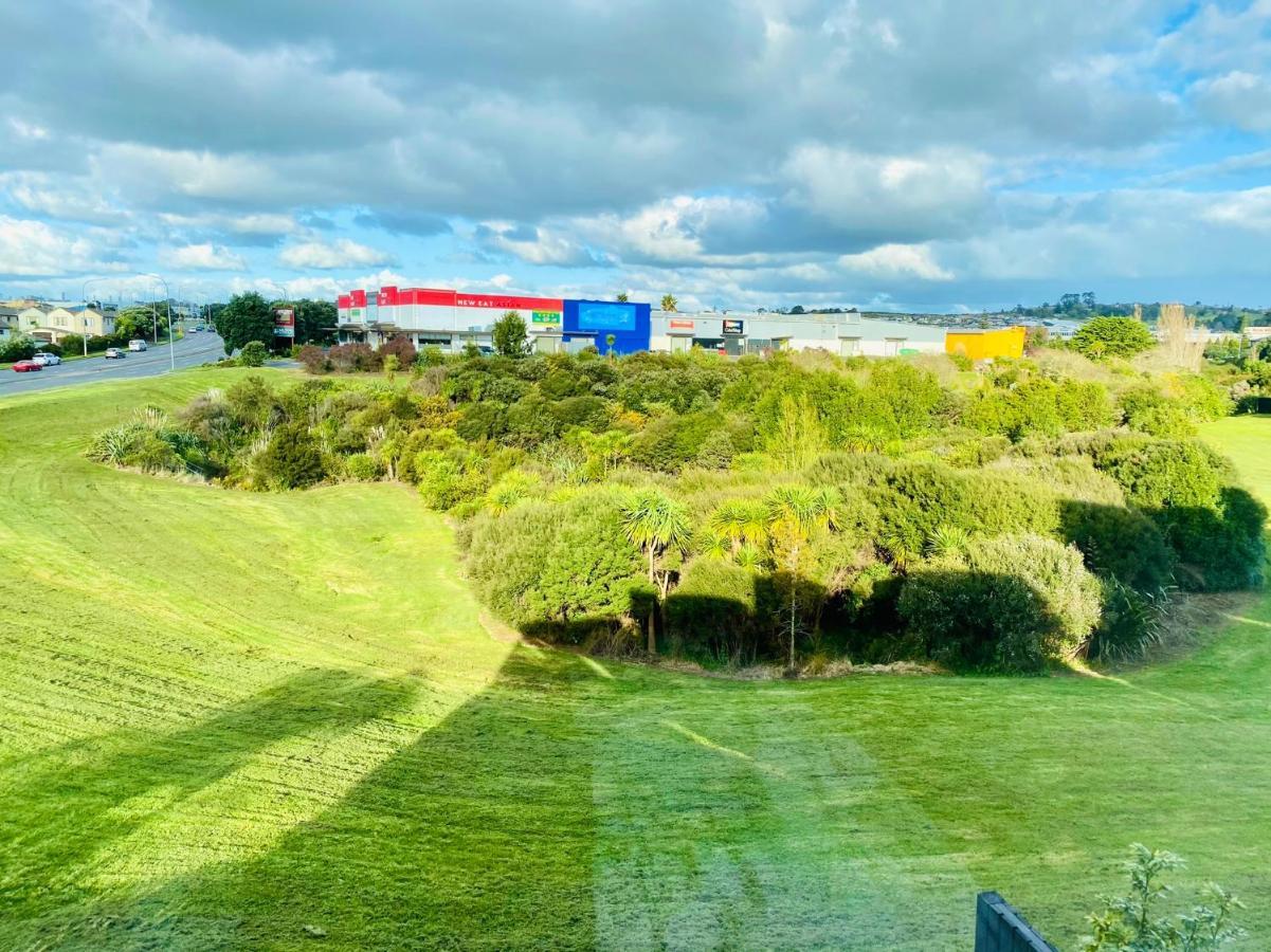 Stunning Townhouse - Walking To Botany Shopping Center * Auckland