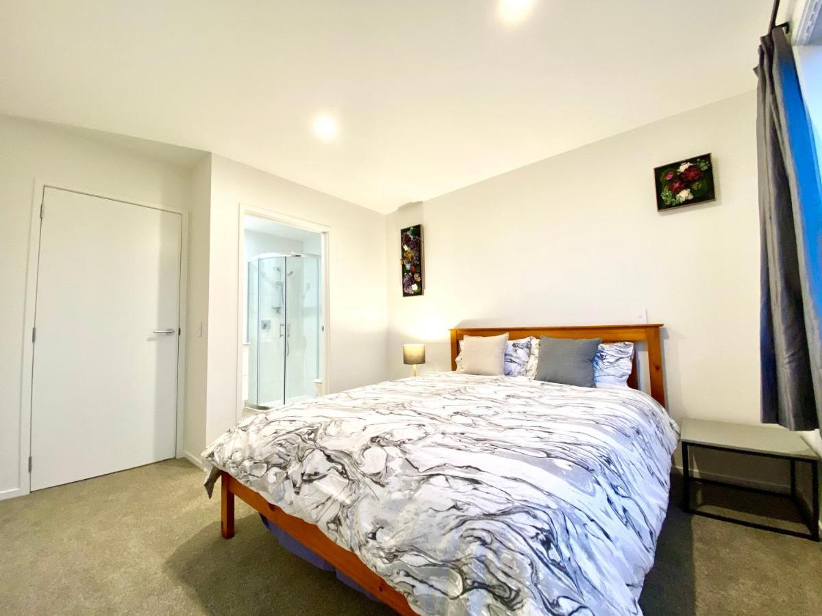 Stunning Townhouse - Walking To Botany Shopping Center Apartment Auckland