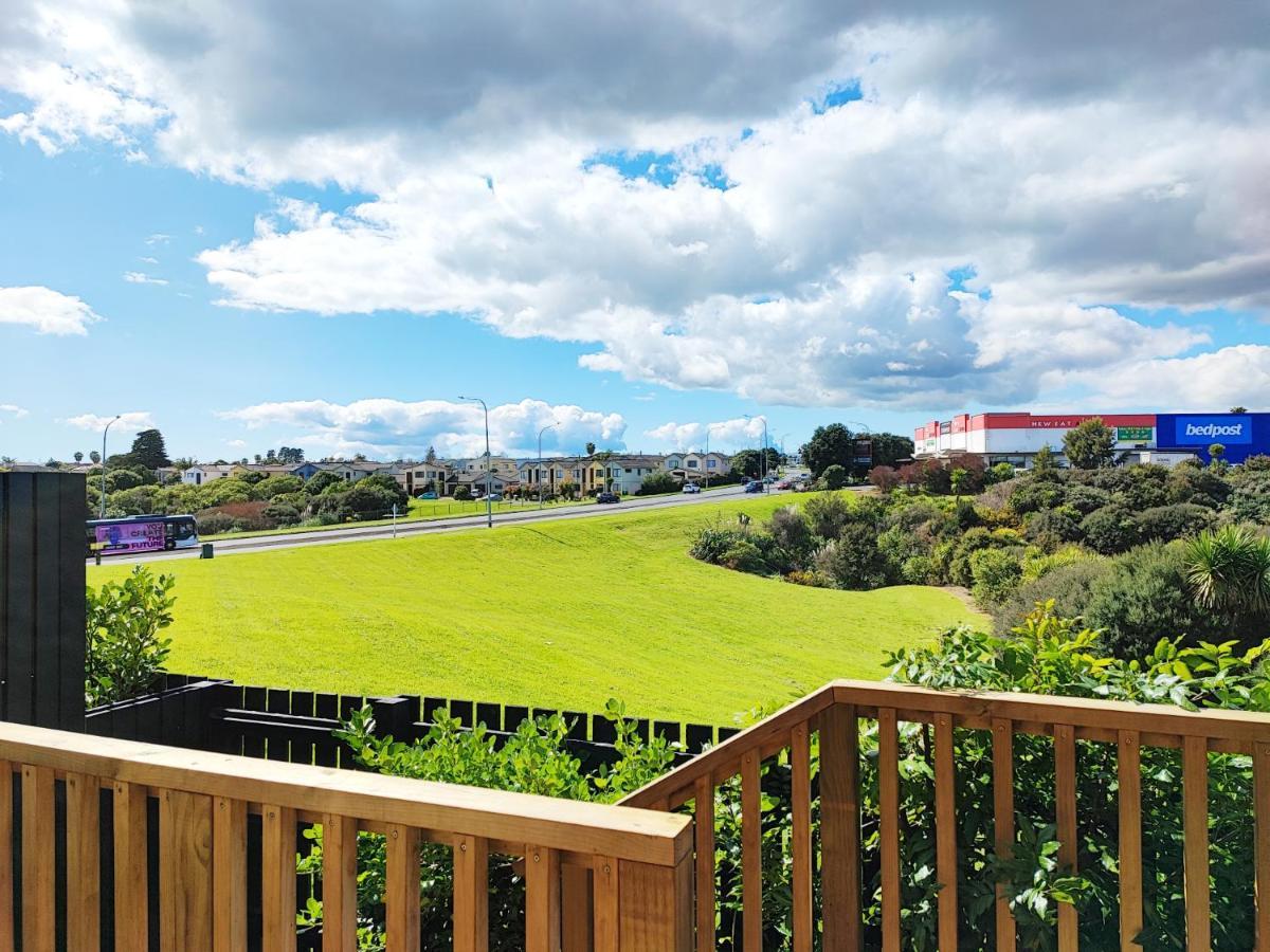 Stunning Townhouse - Walking To Botany Shopping Center Auckland