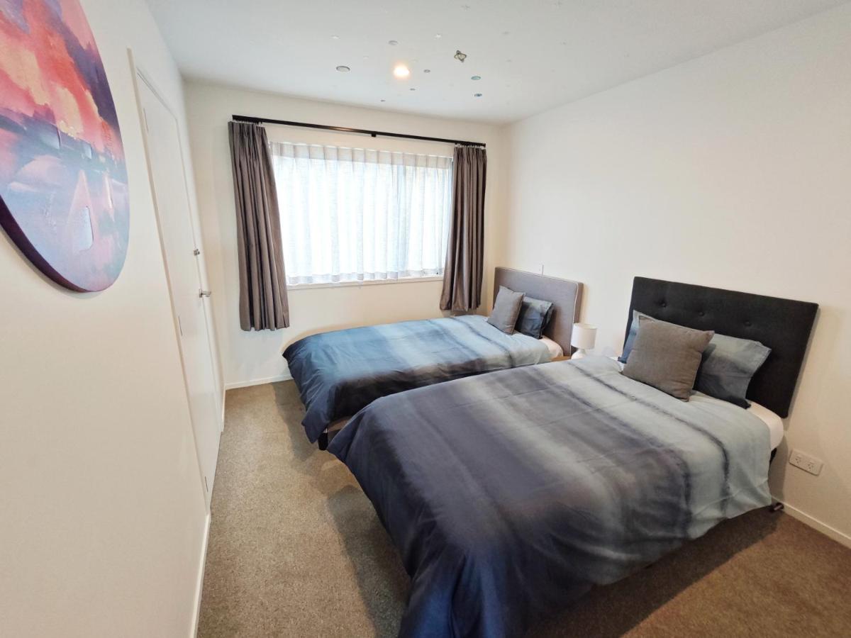 Stunning Townhouse - Walking To Botany Shopping Center Apartment