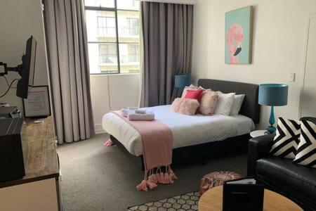 Cute Heritage Studio , Pools And Gym! Auckland
