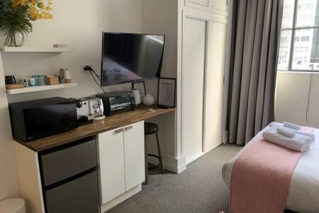 Cute Heritage Studio , Pools And Gym! Apartment *