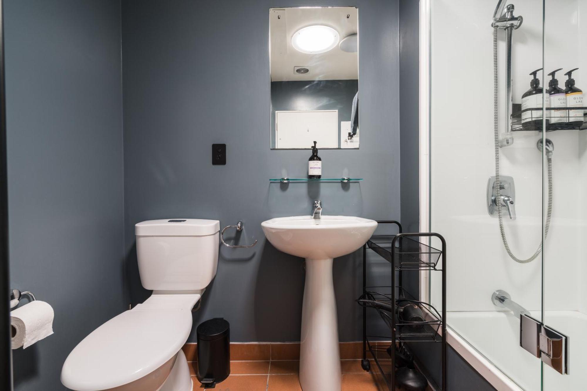 Spacious Near Cbd Pool Parking 3br * Auckland