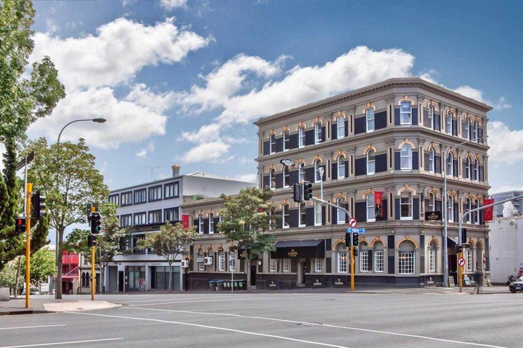 Albion Hotel 2*